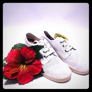 Toms White Canvas Perforated Women’s Shoes Size 6